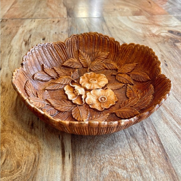 Gorgeous Plastic Floral Dish - Picture 2 of 6